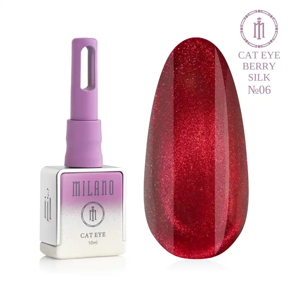 Представяне на магнитния гел лак Milano Cat Eye Berry Silk #06: отляво е брандираният квадратен флакон от 10 мл в деликатен лилав градиентен дизайн с надпис „Cat Eye“, а отдясно е голям овален макет на върха, който демонстрира луксозен наситен кървавочервен или класически тъмнорубинен нюанс с плътен копринен магнитен отблясък на ефекта „котешко око“ върху чисто бял фон.