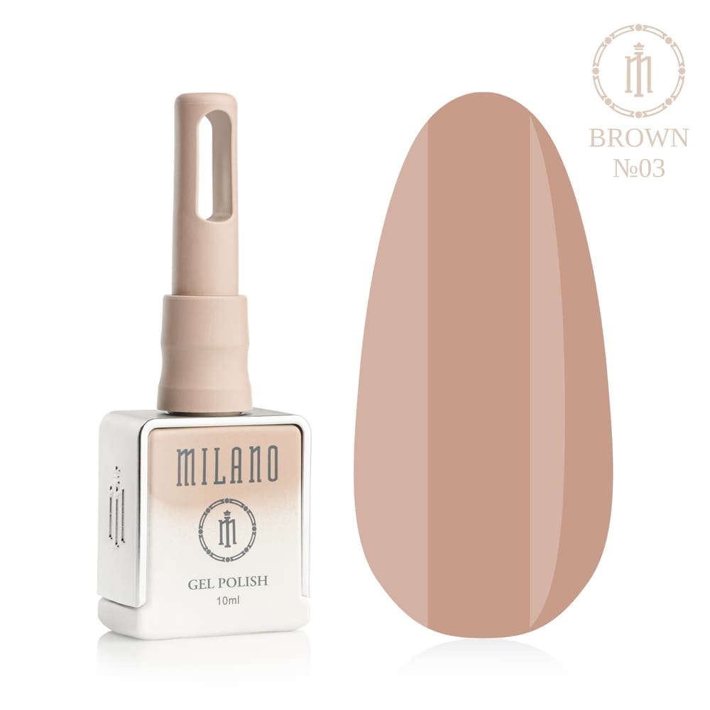 „Представяне на Milano Gel Polish Brown Premium #03: отляво е подписаната квадратна бутилка от 10 ml в мек гол градиентен дизайн с кръгло лого, а отдясно е голям овален макет на върха, който показва меко пастелно голо кафяво, изтънчен цвят на кафе с мляко или лек нюанс на уютно лате, на чисто бял фон“