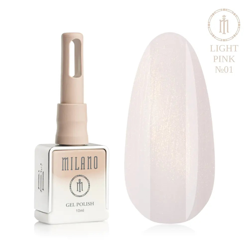 Представяне на гел лак Milano Gel Polish Light Pink Premium No. 01: отляво е брандираната квадратна бутилка с обем 10 мл в нежен нюд градиентен дизайн с кръгло лого, а отдясно е голям овален макет на върха, който демонстрира ефирен полупрозрачен светлорозов нюанс с изтънчен топъл златист микро-блясък, на чисто бял фон.