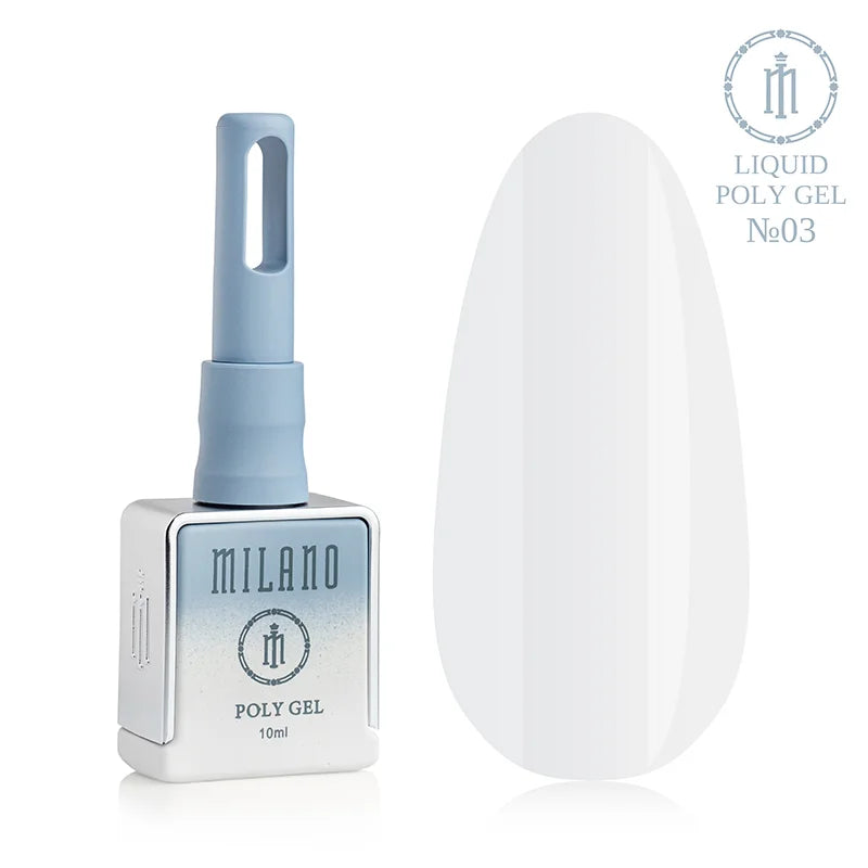 „Milano Liquid Poly Gel No. 03: черно шишенце от 15 мл и демонстрация на полупрозрачен прасковено-бежов нюанс върху голяма палитра с капки, която създава естествен камуфлажен ефект с топъл подтон.“
