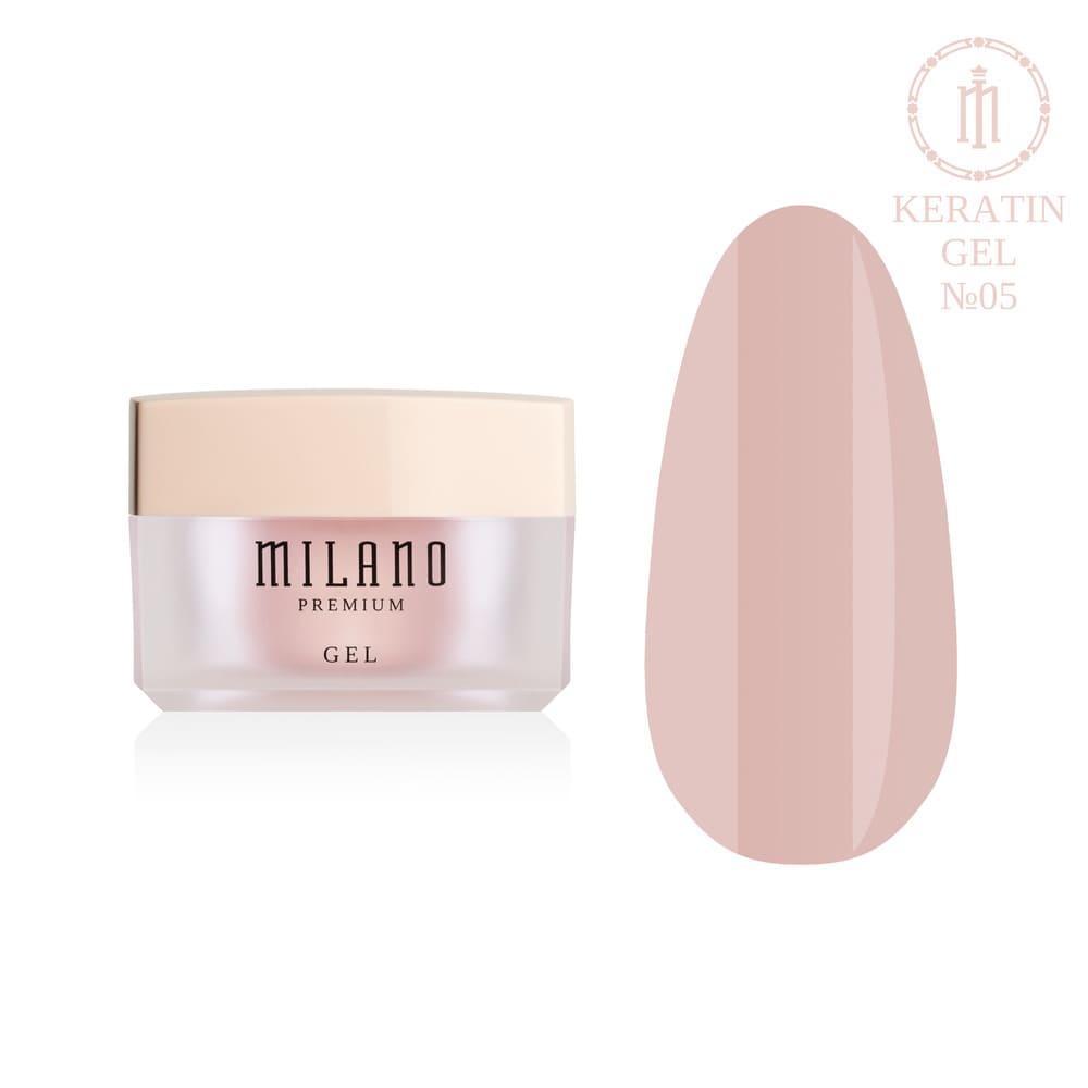 „Представяне на Milano Builder Gel Keratin Premium #05 Укрепващ моделиращ гел с кератин: отляво е характерният кръгъл бял буркан със сребърна марка, а отдясно е голям кръгъл макет на върха, показващ благороден светлобежов или карамелено-гол камуфлажен нюанс с красив плътен пигмент, върху чисто бял фон“