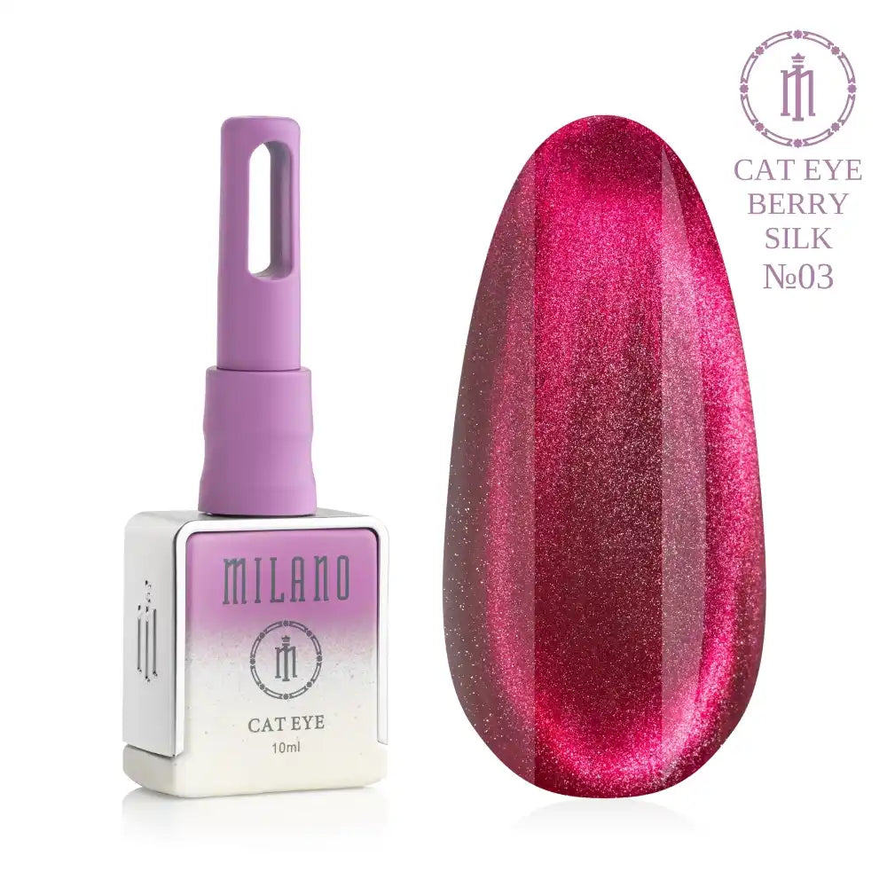Представяне на магнитния гел лак Milano Cat Eye Berry Silk #03: отляво е брандираният квадратен флакон от 10 мл в нежно лилав градиентен дизайн с надпис „Cat Eye“, а отдясно е голям овален макет на върха, който демонстрира дълбок и богат тъмнобордо или зряла череша нюанс с копринен магнитен отблясък на ефекта „котешко око“ върху чисто бял фон.