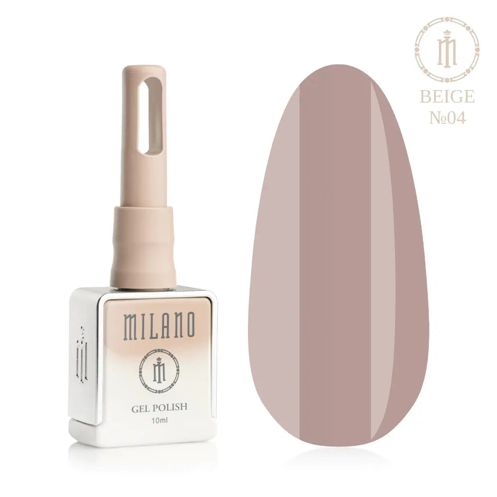 Представяне на гел лак Milano Gel Polish Beige Premium No. 04: отляво е брандираният квадратен флакон от 10 мл в нежно лилав градиентен дизайн с кръгло лого, а отдясно е голям овален макет на върха, който демонстрира нежен пастелно бежов нюанс с лек пудрово-розов подтон, на чисто бял фон.