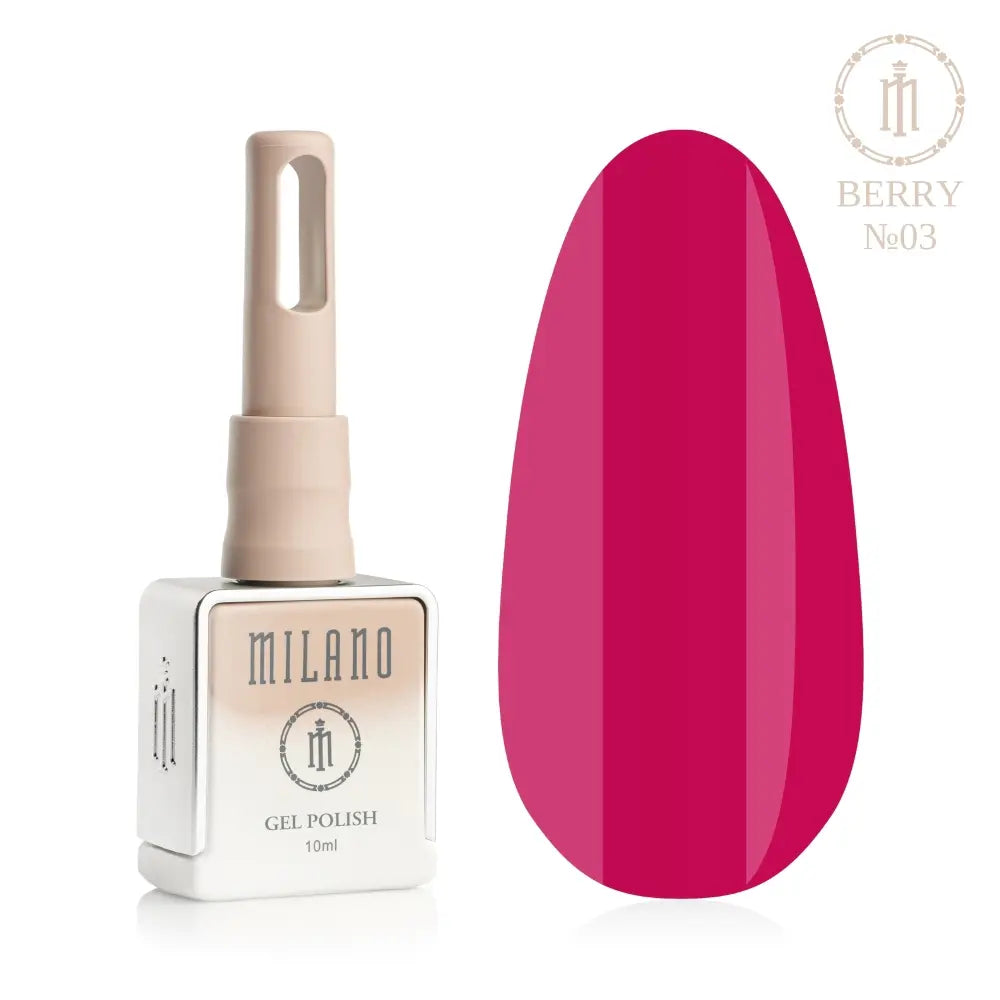 „Представяне на Milano Gel Polish Berry Premium #03: отляво е знаковата квадратна бутилка от 10 ml в мек гол градиентен дизайн с кръгло лого, а отдясно е голям овален макет на върха, показващ благородна червена боровинка, зряла червена боровинка или тъмно розов нюанс на покритието, върху чисто бял фон“