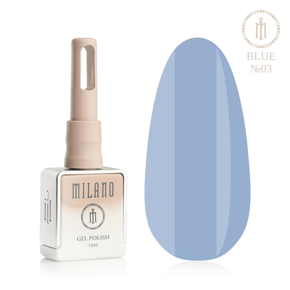 „Представяне на Milano Gel Polish Blue Premium #03: отляво е знаковата квадратна бутилка от 10 ml в мек гол градиентен дизайн с кръгло лого, а отдясно е голям овален макет на върха, показващ наситен средносин, наситен сапфирен или свеж нюанс на метличина на покритието, върху чист бял фон“
