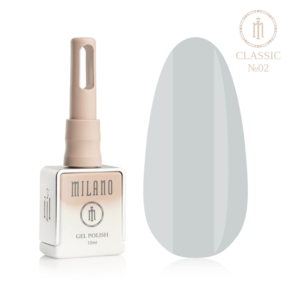 „Представяне на Milano Gel Polish Classic Premium #02: отляво е знаковата квадратна бутилка от 10 ml в мек гол градиентен дизайн с кръгло лого, а отдясно е голям овален макет на върха, показващ мек светлосив, фин пепеляв или светло опушен сив нюанс, върху чисто бял фон“
