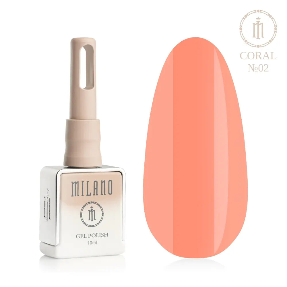 Представяне на гел лак Milano Gel Polish Coral Premium No. 02: отляво е брандираният квадратен флакон от 10 мл в нежно лилав градиентен дизайн с кръгло лого, а отдясно е голям овален макет на върха, който демонстрира деликатен пастелен пудрово-коралов нюанс с нежно розов подтон, на чисто бял фон.