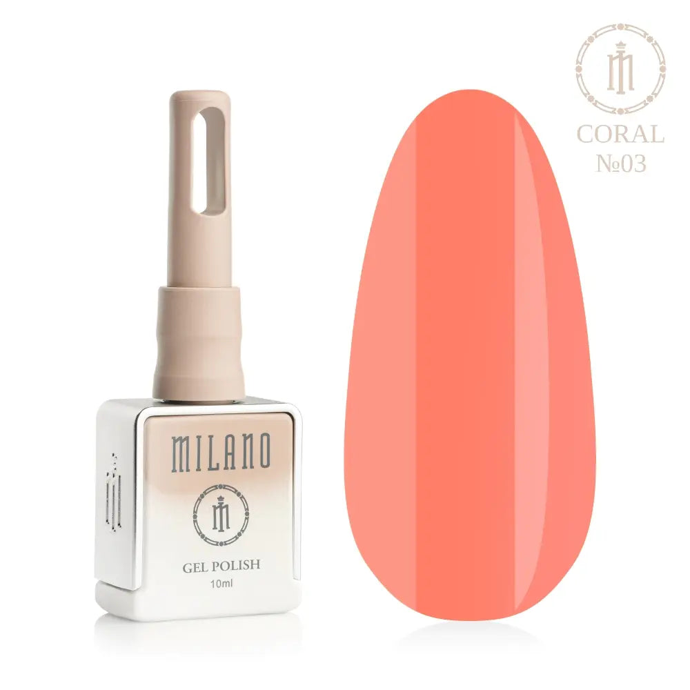 Представяне на гел лак Milano Gel Polish Coral Premium No. 03: отляво е брандираната квадратна бутилка от 10 мл в мек лилав градиентен дизайн с кръгло лого, а отдясно е голям овален макет на върха, който демонстрира изтънчен светло сьомгов или чист пастелен коралов нюанс, на чисто бял фон.
