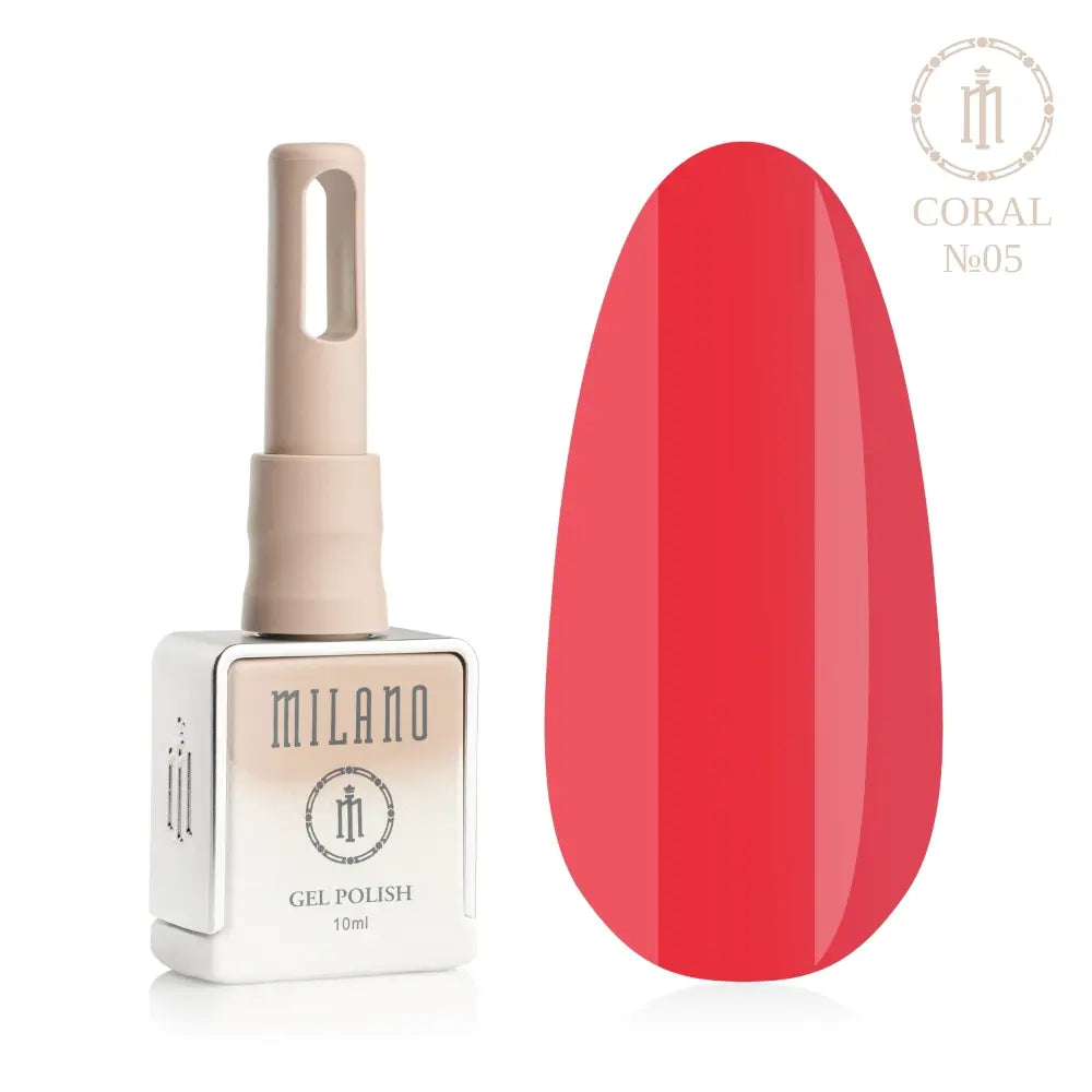 Представяне на гел лак Milano Gel Polish Coral Premium No. 05: отляво е брандираната квадратна бутилка с обем 10 мл в деликатен лилав градиентен дизайн с кръгло лого, а отдясно е голям овален макет на върха, който демонстрира сочен и богат пастелен коралов нюанс с деликатен розово-сьомгов нюанс, на чисто бял фон.