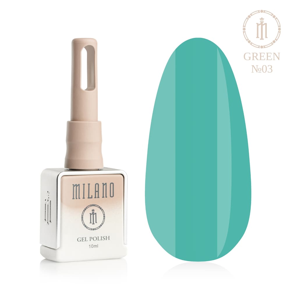 „Представяне на Milano Gel Polish Green Premium #03: отляво е характерна квадратна бутилка от 10 ml в мек гол градиентен дизайн с кръгло лого, а отдясно е голям овален макет на връх, показващ наситено изумрудено, благородно тъмнозелено или луксозен малахитов нюанс, върху чисто бял фон“