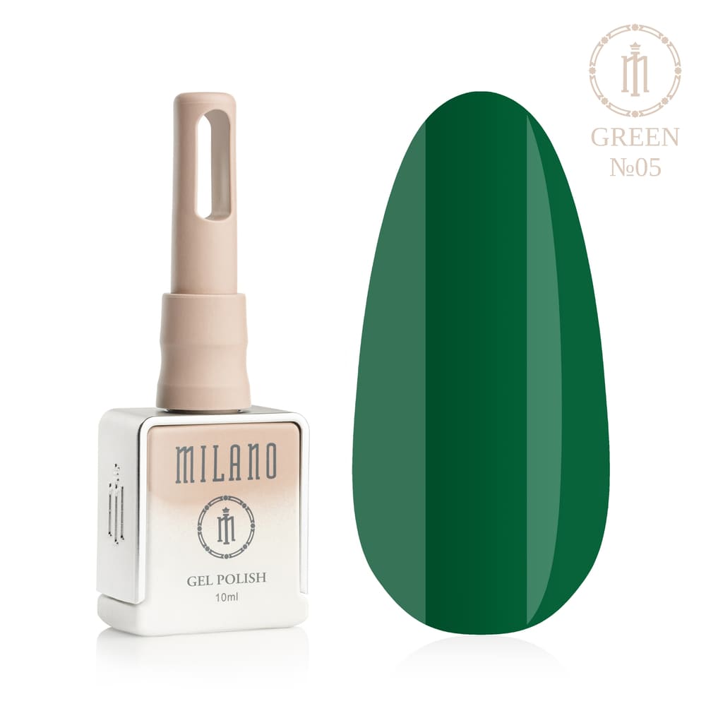 „Представяне на Milano Gel Polish Green Premium #05: отляво е подписана квадратна бутилка от 10 ml в мек гол градиентен дизайн с кръгло лого, а отдясно е голям овален макет на върха, показващ наситен иглолистен, наситен тъмнозелен или благороден горски нюанс на покритието със студен подтон, върху чисто бял фон“