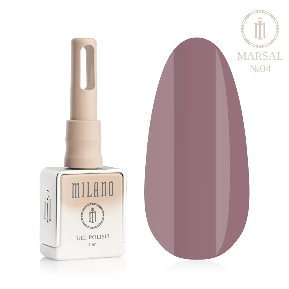 Представяне на гел лак Milano Gel Polish Marsal Premium No. 04: отляво е брандираната квадратна бутилка с обем 10 мл в нежен нюд градиентен дизайн с кръгло лого, а отдясно е голям овален макет на върха, който демонстрира сдържан и нежен прашно лилав или сложен пепеляво-розов нюанс с пастелен подтон, върху чисто бял фон.