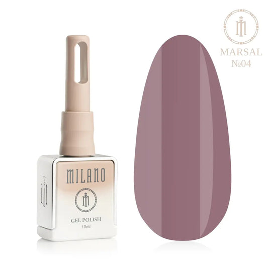 Представяне на гел лак Milano Gel Polish Marsal Premium No. 04: отляво е брандираната квадратна бутилка с обем 10 мл в нежен нюд градиентен дизайн с кръгло лого, а отдясно е голям овален макет на върха, който демонстрира сдържан и нежен прашно лилав или сложен пепеляво-розов нюанс с пастелен подтон, върху чисто бял фон.