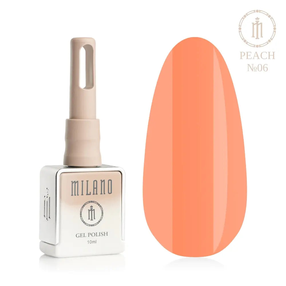 Представяне на гел лак Milano Gel Polish Peach Premium No. 06: отляво е брандираният квадратен флакон от 10 мл в нежно лилав градиентен дизайн с кръгло лого, а отдясно е голям овален макет на върха, който демонстрира наситен пастелен прасковено-коралов нюанс или цвета на узряла сладка кайсия, на чисто бял фон.