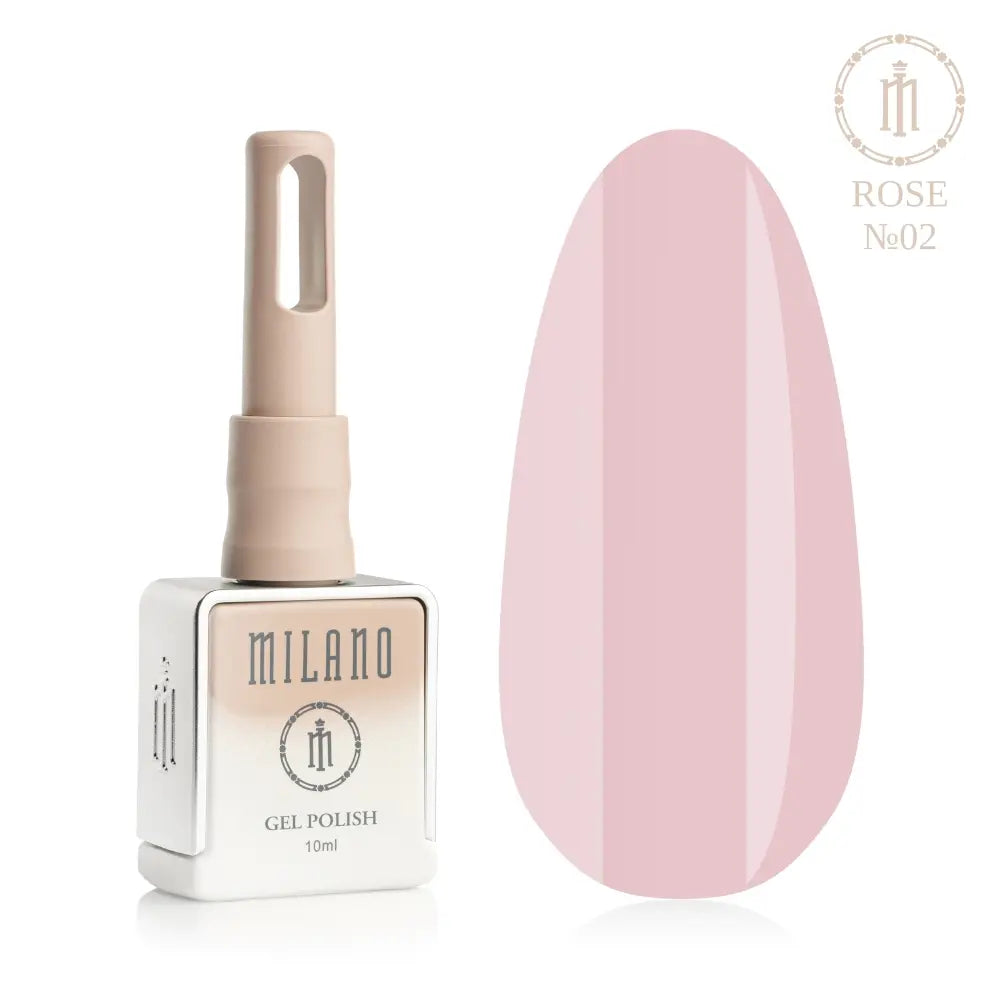 Представяне на гел лак Milano Gel Polish Rose Premium No. 02: отляво е брандираната квадратна бутилка с обем 10 мл в нежен нюд градиентен дизайн с кръгло лого, а отдясно е голям овален макет на върха, който демонстрира изтънчен прашнорозов нюанс, ефект на нежна прашна роза или елегантен кремаворозов цвят на покритието, върху чисто бял фон.