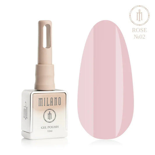 Представяне на гел лак Milano Gel Polish Rose Premium No. 02: отляво е брандираната квадратна бутилка с обем 10 мл в нежен нюд градиентен дизайн с кръгло лого, а отдясно е голям овален макет на върха, който демонстрира изтънчен прашнорозов нюанс, ефект на нежна прашна роза или елегантен кремаворозов цвят на покритието, върху чисто бял фон.