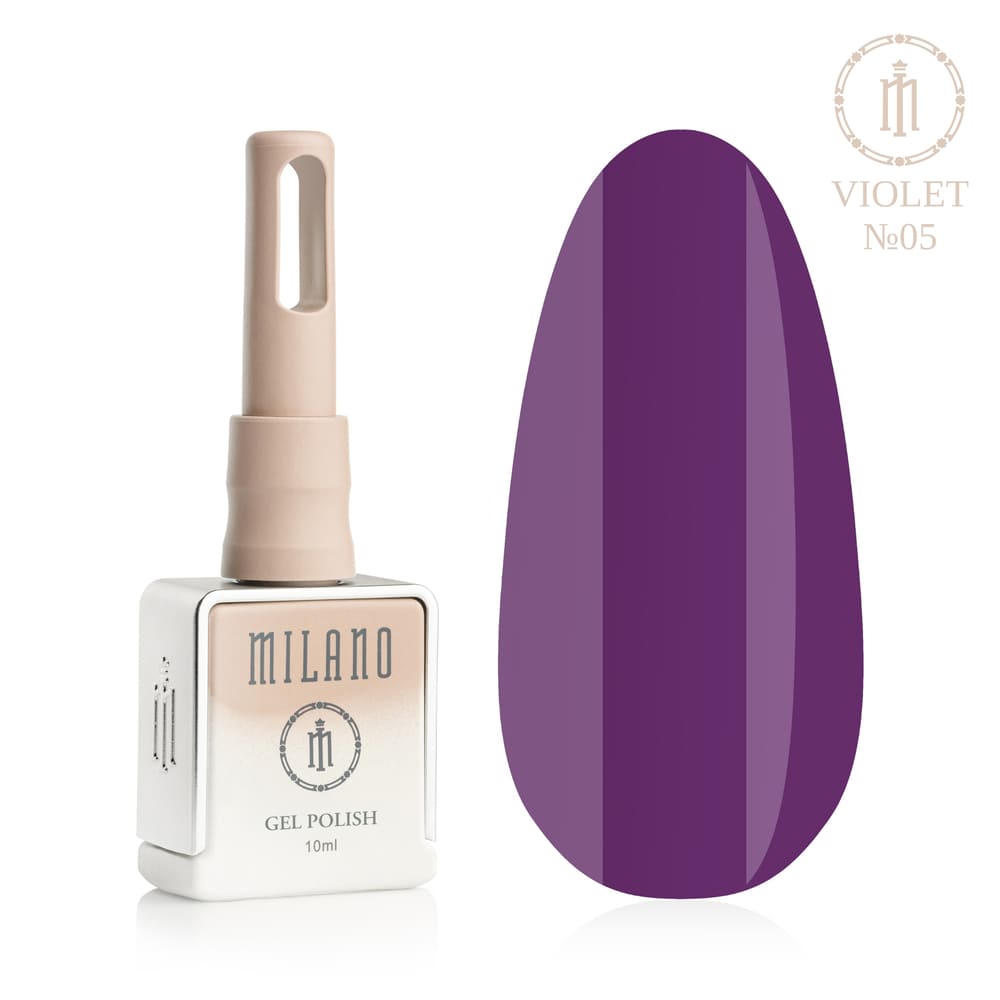 „Демонстрация на Milano Gel Polish Violet Premium #05: отляво е характерната квадратна бутилка от 10 ml в мек гол градиент, а отдясно е голям овален макет на връх, който демонстрира тъмен, луксозен сливово-лилав емайлиран нюанс с безупречно лъскаво покритие, на чисто бял фон“