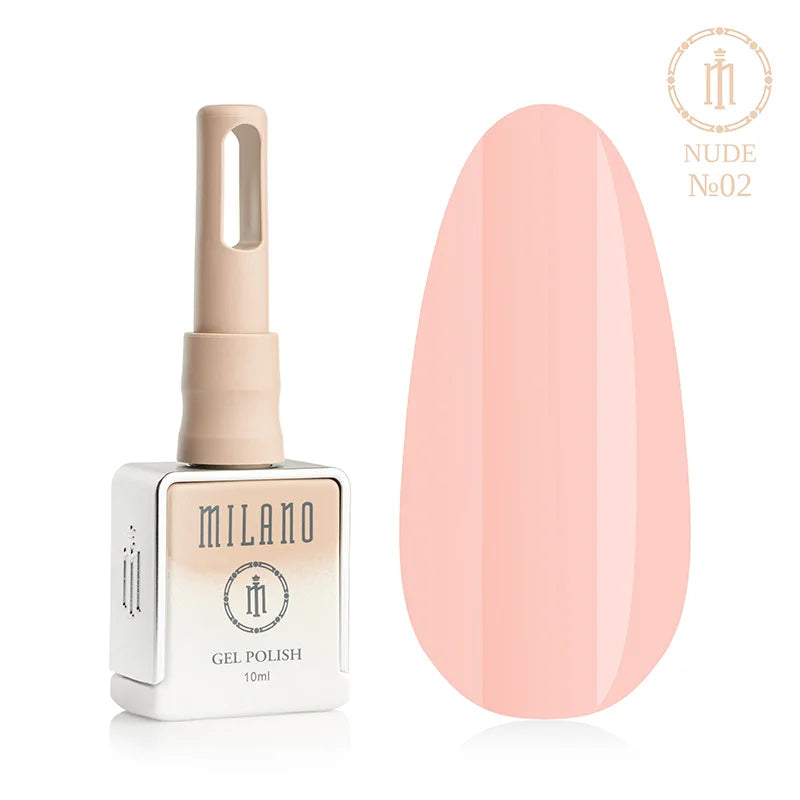 Гел лак Milano Nude № 02: бутилка от 10 мл с бежов градиент и демонстрация на елегантен прашнорозов нюанс върху голяма палитра от капки, създавайки плътно камуфлажно покритие с изтънчен хладен подтон.