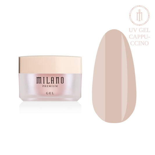 „Представяне на Milano UV Builder Gel Premium Modeling Gel в Cappuccino: отляво е характерният кръгъл бял буркан със сребърна марка, а отдясно е голям кръгъл макет на върха, показващ благороден кафеено-бежов или топъл пастелно-гол капучино нюанс с идеално гладка лъскава повърхност, на чисто бял фон“